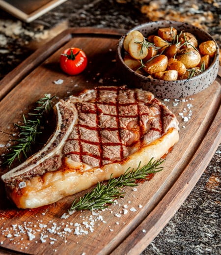 Côte de boeuf klaarmaken en bakken op de barbecue